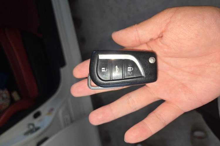 Used Toyota Reiz 2013 2.5V Elite Edition Vehicle Key