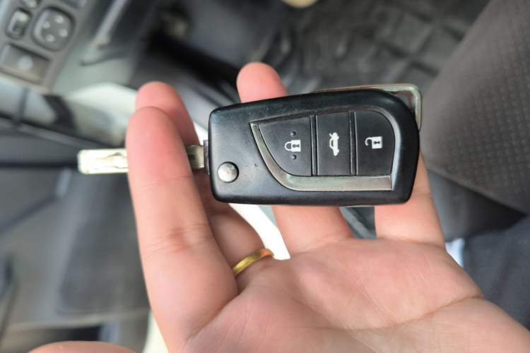 Used Toyota Reiz 2013 2.5V Luxury Navigation Edition Vehicle Key