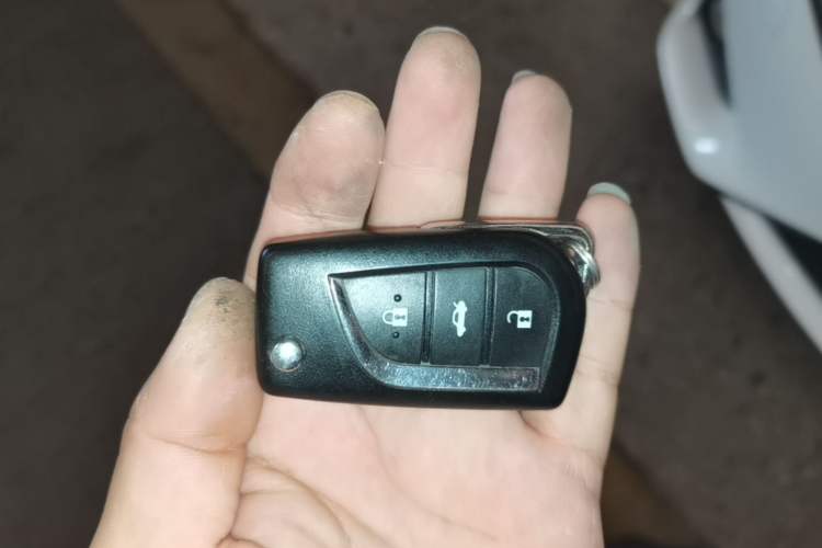 Used Toyota Reiz 2013 2.5V Elite Edition Vehicle Key