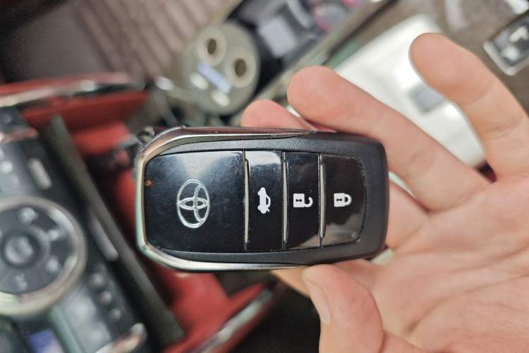 Used Toyota Reiz 2013 2.5V Elite Edition Vehicle Key