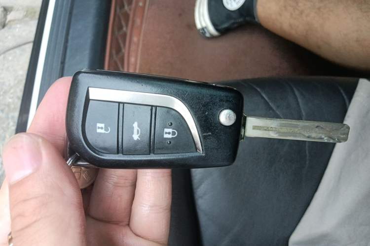 Used Toyota Reiz 2013 2.5V Elite Edition Vehicle Key