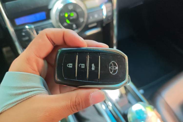 Used Toyota Reiz 2013 2.5V Luxury Navigation Edition Vehicle Key