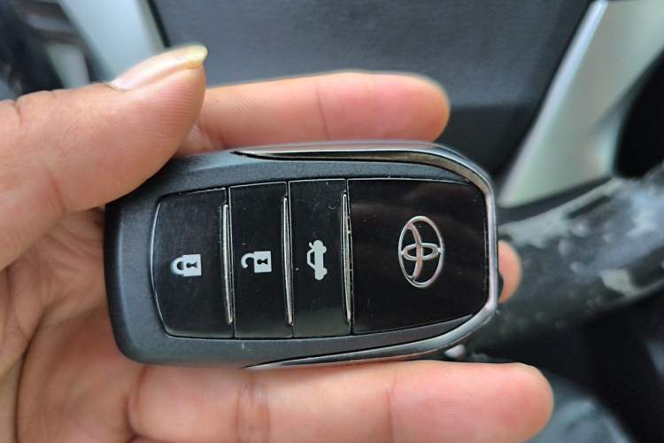 Used Toyota Reiz 2013 2.5S Elite Edition Vehicle Key