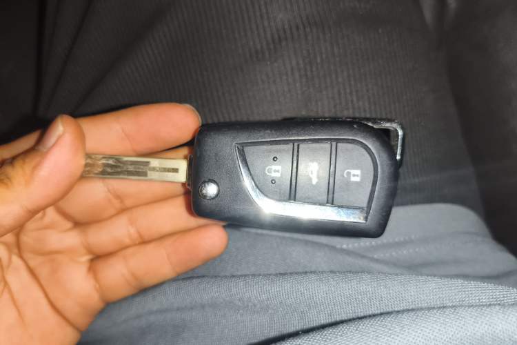 Used Toyota Reiz 2013 2.5V Elite Edition Vehicle Key