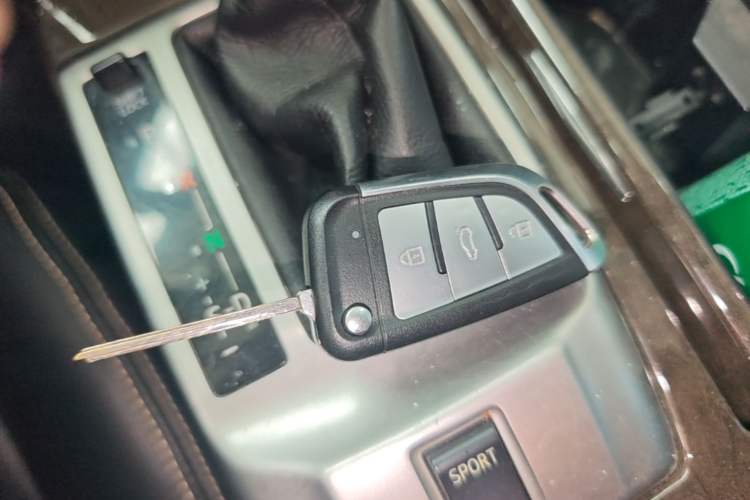 Used Toyota Reiz 2013 2.5S Elite Edition Vehicle Key