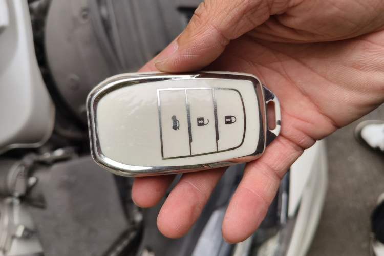 Used Toyota Reiz 2013 2.5V Supreme Edition Vehicle Key