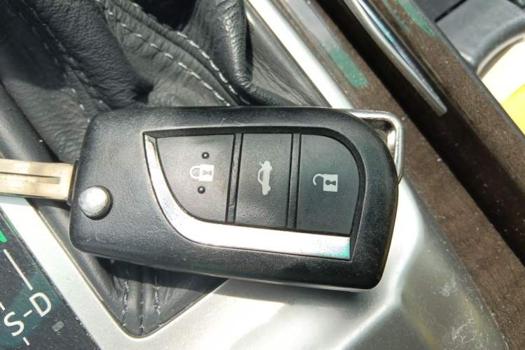 Used Toyota Reiz 2013 2.5V Elite Edition Vehicle Key