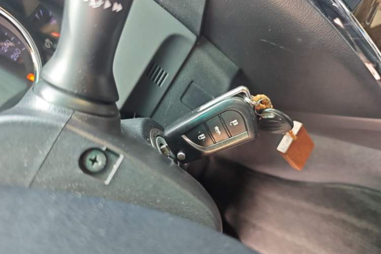 Used Toyota Reiz 2013 2.5V Elite Edition Vehicle Key