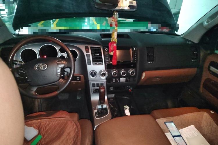 Used Toyota Sequoia 2010 5.7 Platinum Edition Center Console