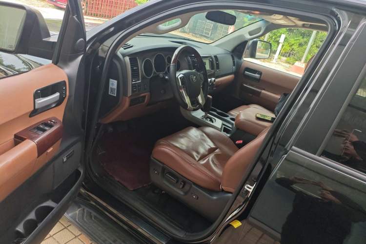 Used Toyota Sequoia 2010 5.7 Platinum Edition Driver Seat