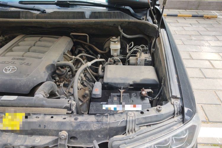 Used Toyota Sequoia 2010 5.7 Platinum Edition Engine Bay Left
