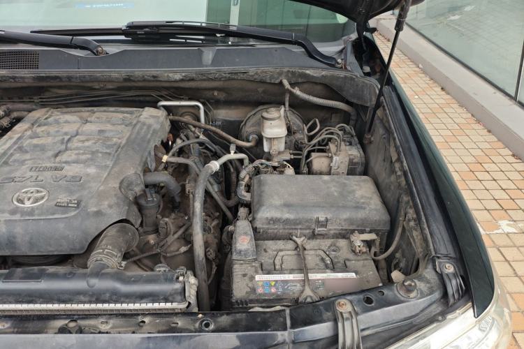 Used Toyota Sequoia 2010 5.7 Platinum Edition Engine Bay Left