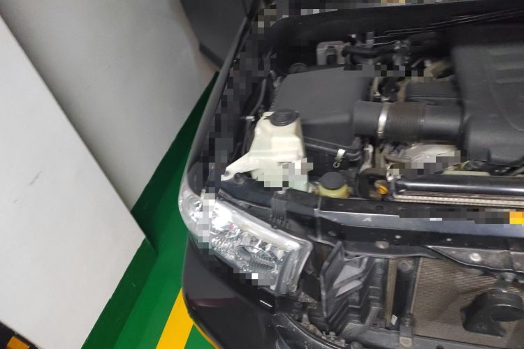Used Toyota Sequoia 2010 5.7 Platinum Edition Engine Bay Right