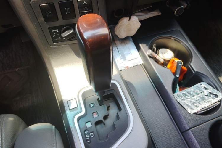 Used Toyota Sequoia 2010 5.7 Platinum Edition Gear Lever