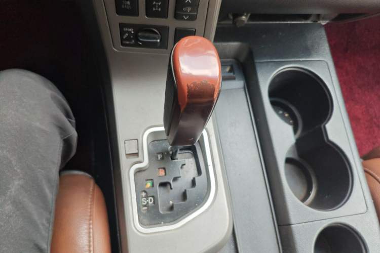 Used Toyota Sequoia 2010 5.7 Platinum Edition Gear Lever