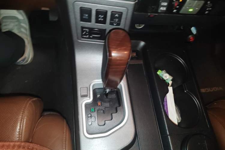 Used Toyota Sequoia 2010 5.7 Platinum Edition Gear Lever