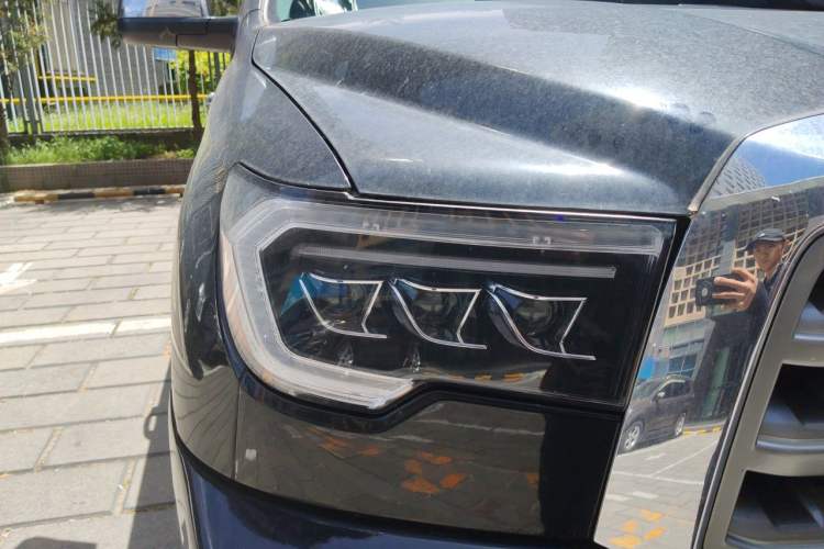 Used Toyota Sequoia 2010 5.7 Platinum Edition Right Front Headlight
