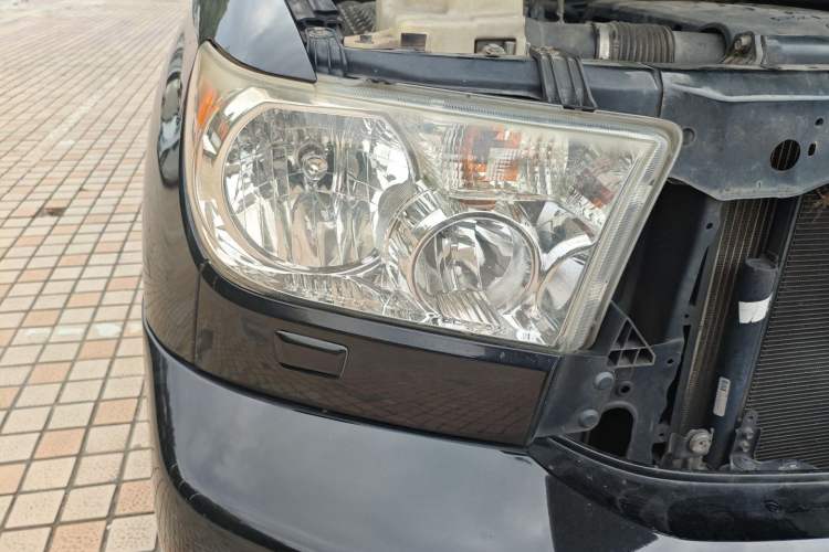 Used Toyota Sequoia 2010 5.7 Platinum Edition Right Front Headlight