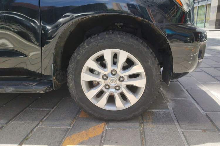Used Toyota Sequoia 2010 5.7 Platinum Edition Right Front Wheel Hub