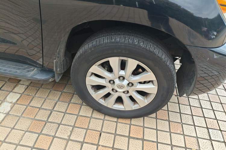 Used Toyota Sequoia 2010 5.7 Platinum Edition Right Front Wheel Hub