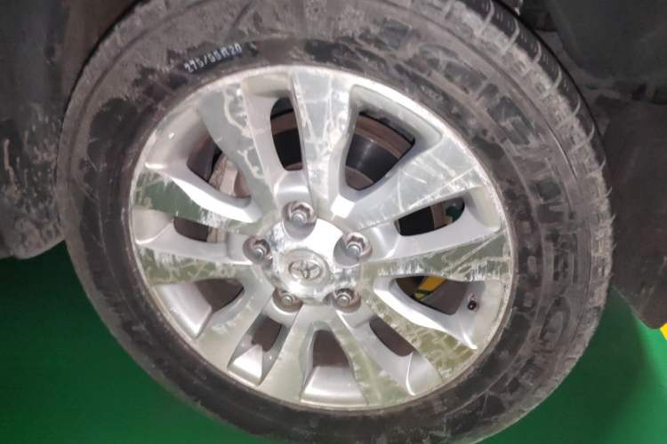 Used Toyota Sequoia 2010 5.7 Platinum Edition Right Front Wheel Hub
