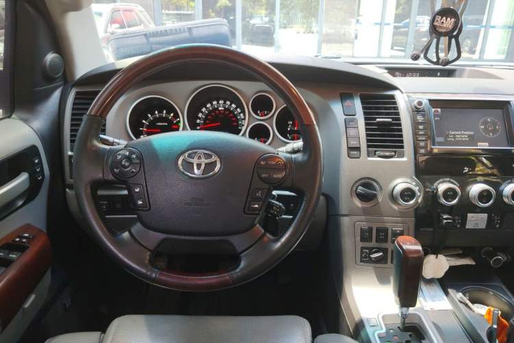 Used Toyota Sequoia 2010 5.7 Platinum Edition Steering Wheel