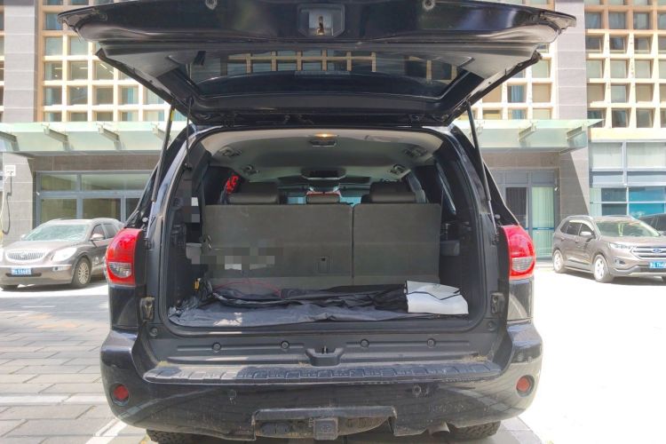 Used Toyota Sequoia 2010 5.7 Platinum Edition Trunk