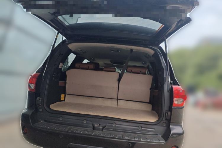 Used Toyota Sequoia 2010 5.7 Platinum Edition Trunk