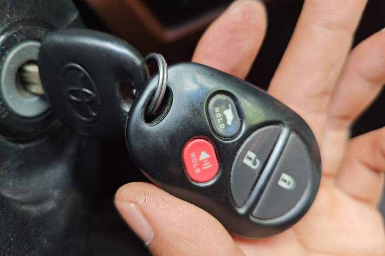 Used Toyota Sequoia 2010 5.7 Platinum Edition Vehicle Key