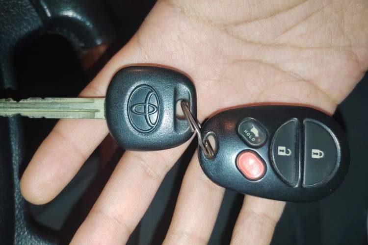 Used Toyota Sequoia 2010 5.7 Platinum Edition Vehicle Key