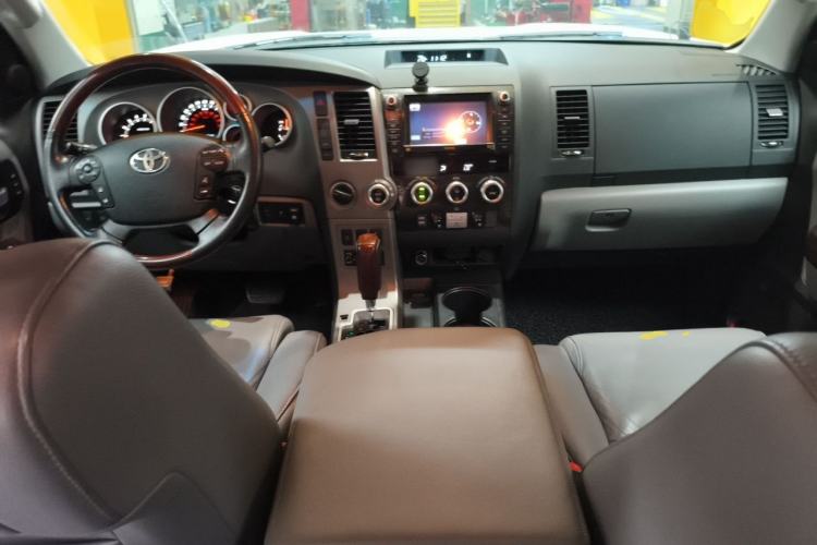 Used Toyota Sequoia 2010 5.7 Platinum Edition Center Console