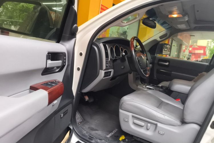 Used Toyota Sequoia 2010 5.7 Platinum Edition Driver Seat