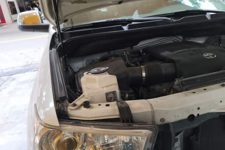 Used Toyota Sequoia 2010 5.7 Platinum Edition Engine Bay Right