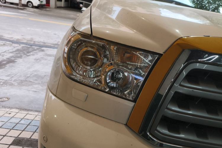 Used Toyota Sequoia 2010 5.7 Platinum Edition Right Front Headlight