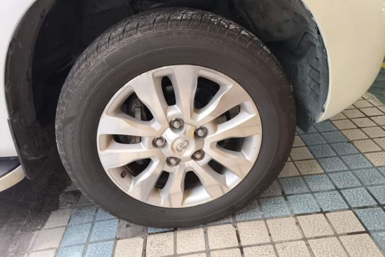 Used Toyota Sequoia 2010 5.7 Platinum Edition Right Front Wheel Hub