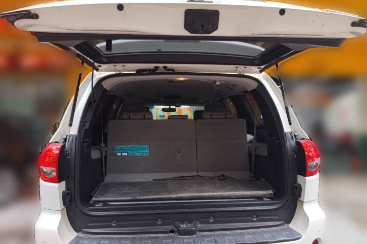 Used Toyota Sequoia 2010 5.7 Platinum Edition Trunk