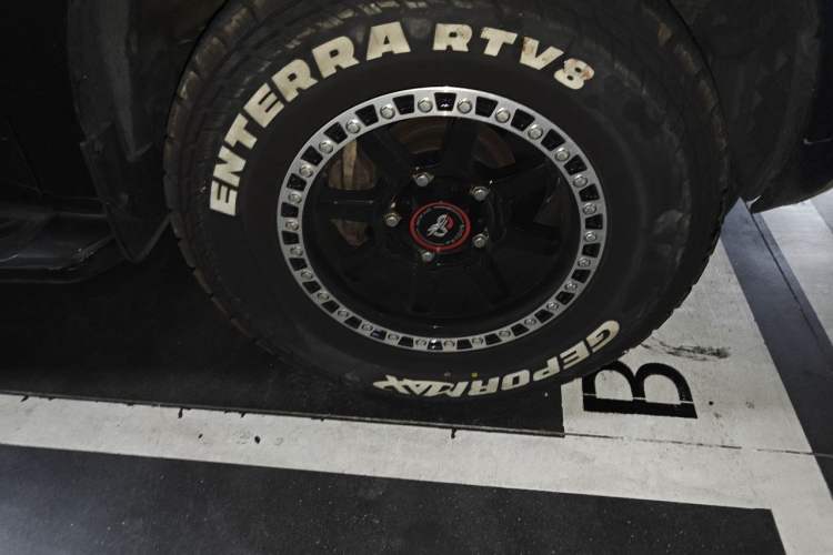 Used Toyota Sequoia  Right Front Wheel Hub