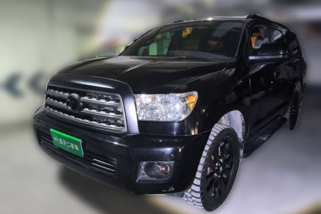Used Toyota Sequoia 2014 Toyota Sequoia, 5.7-liter engine, 8 seats, automatic transmission, gasoline, with sunroof.