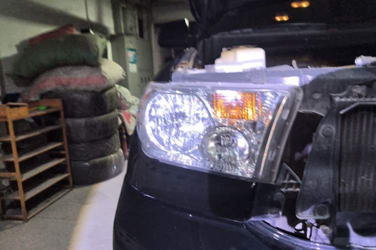Used Toyota Sequoia  Right Front Headlight