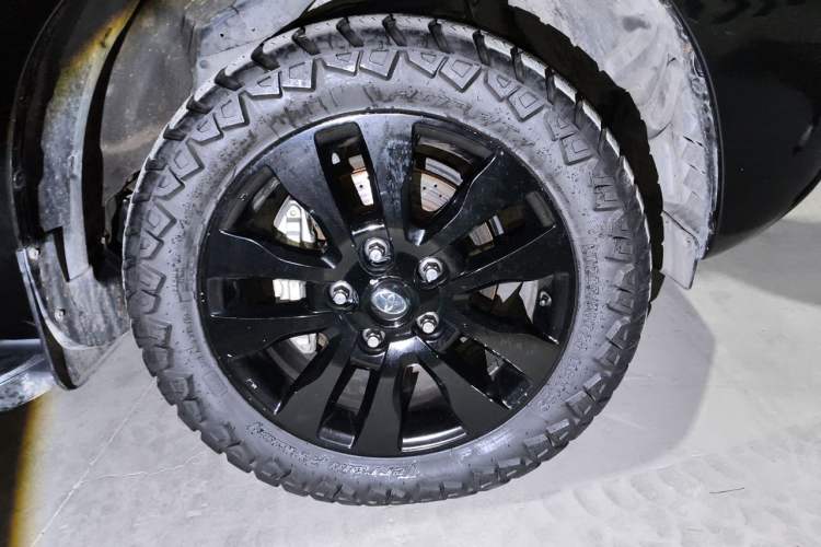 Used Toyota Sequoia  Right Front Wheel Hub