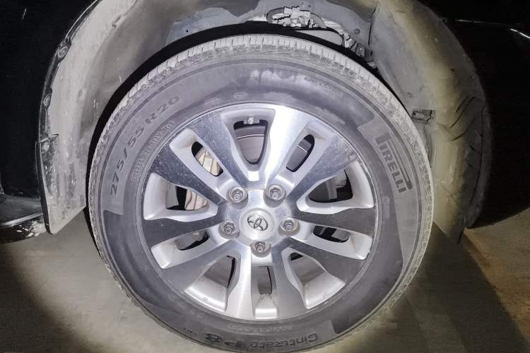 Used Toyota Sequoia  Right Front Wheel Hub