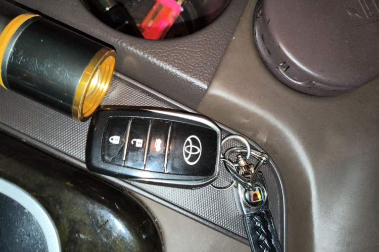 Used Toyota Sequoia  Vehicle Key