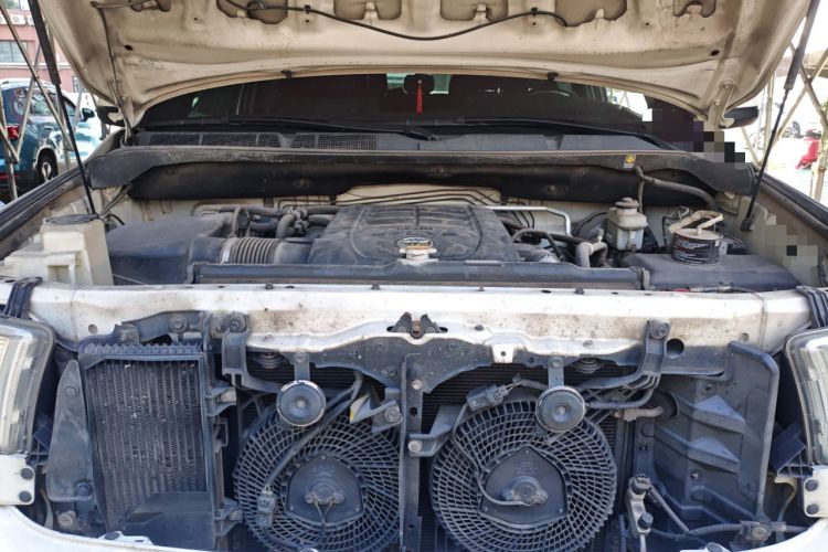 Used Toyota Sequoia 2014 5.7L SR5 8-Seater Middle East Version Engine Bay