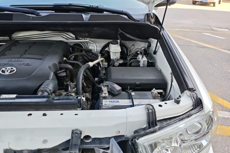 Used Toyota Sequoia 2014 5.7L SR5 8-Seater Middle East Version Engine Bay Left