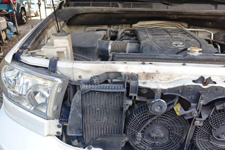 Used Toyota Sequoia 2014 5.7L SR5 8-Seater Middle East Version Engine Bay Right