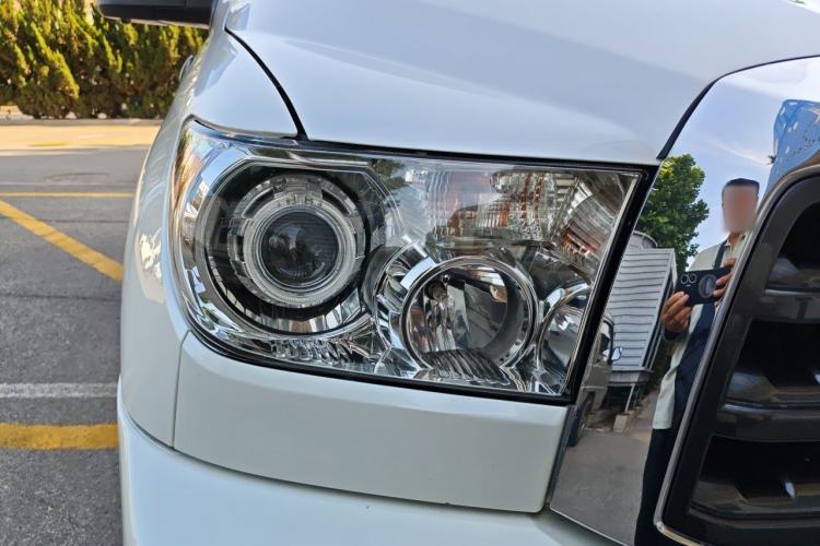 Used Toyota Sequoia 2014 5.7L SR5 8-Seater Middle East Version Right Front Headlight