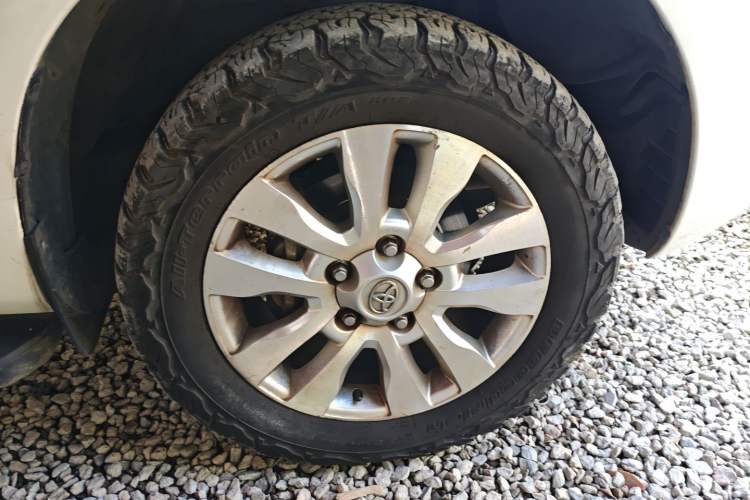 Used Toyota Sequoia 2014 5.7L SR5 8-Seater Middle East Version Right Front Wheel Hub