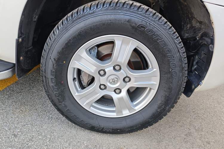 Used Toyota Sequoia 2014 5.7L SR5 8-Seater Middle East Version Right Front Wheel Hub