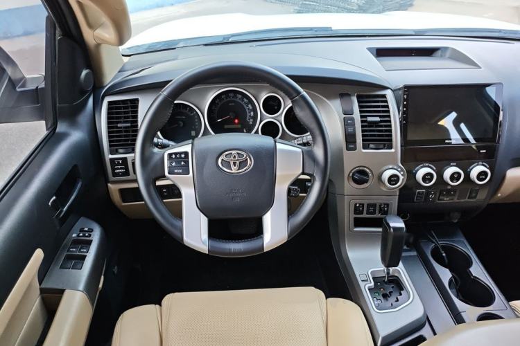 Used Toyota Sequoia 2014 5.7L SR5 8-Seater Middle East Version Steering Wheel