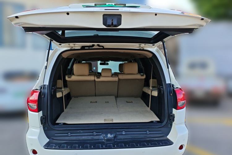 Used Toyota Sequoia 2014 5.7L SR5 8-Seater Middle East Version Trunk